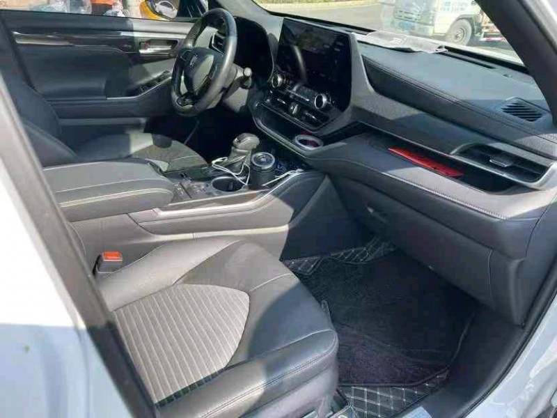 新余24年丰田皇冠6