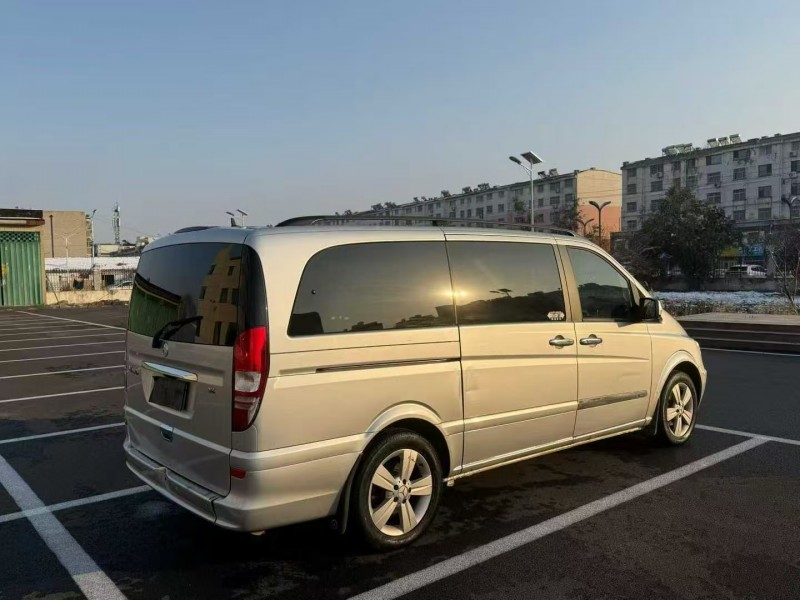 聊城12年奔驰唯雅诺4