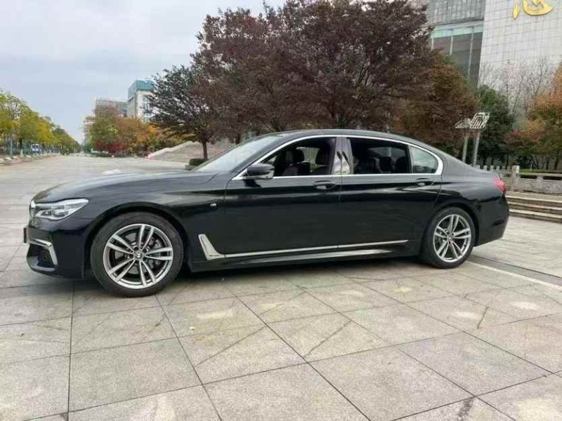 新余18年宝马7系2