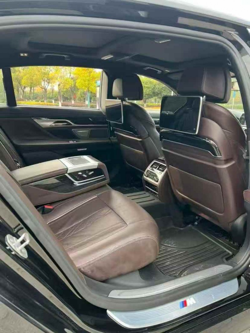 新余18年宝马7系4