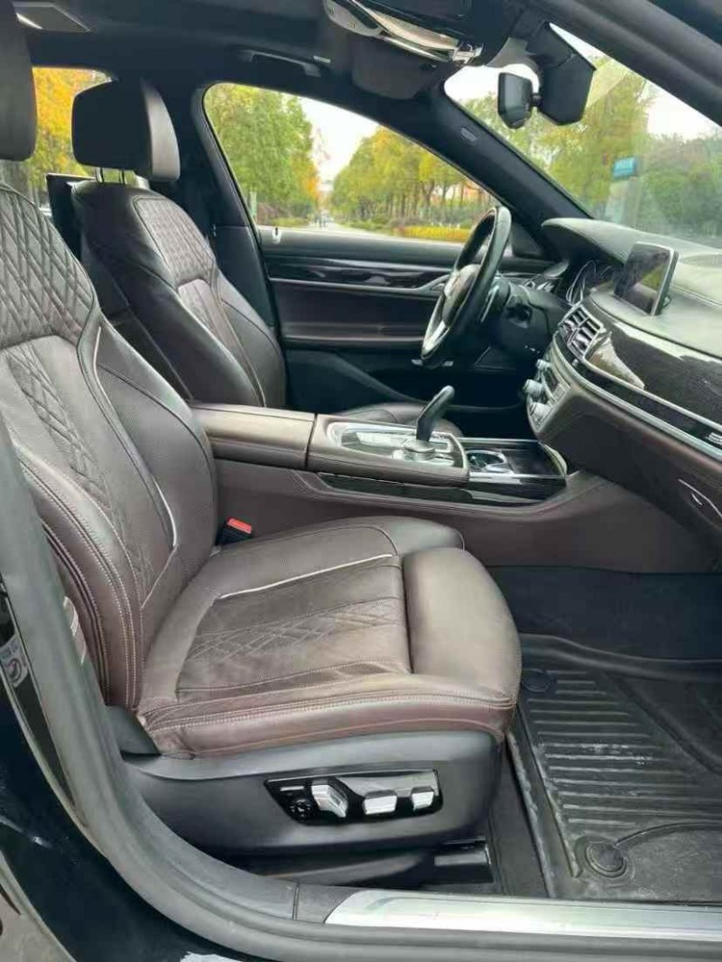 新余18年宝马7系6