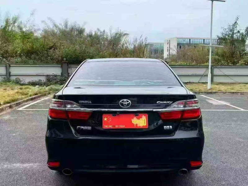 江门17年丰田凯美瑞5