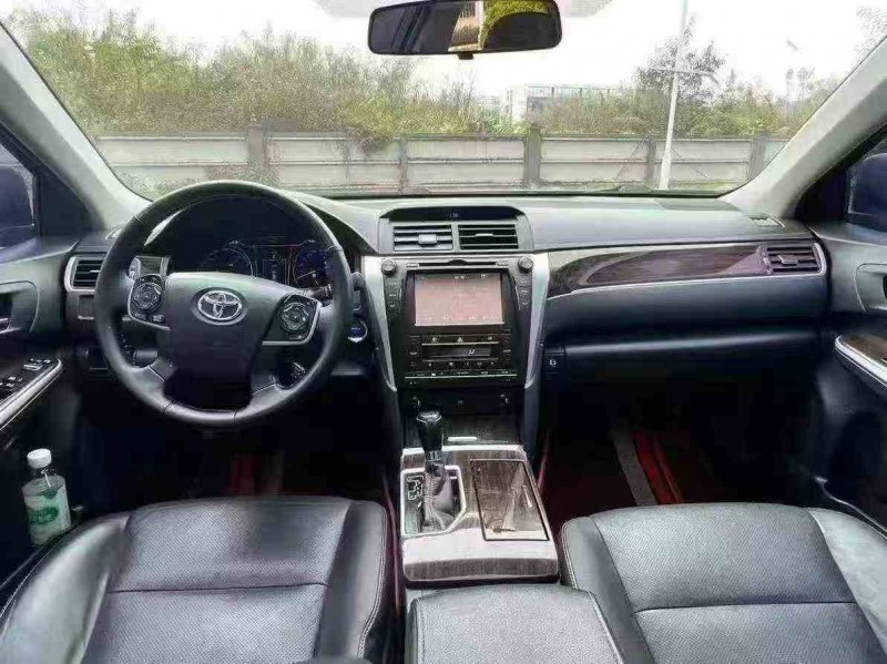 江门17年丰田凯美瑞8