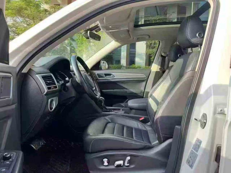 中山17年大众途昂7