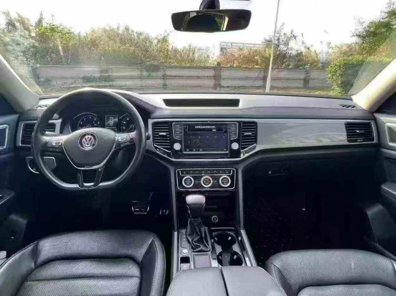 中山17年大众途昂9