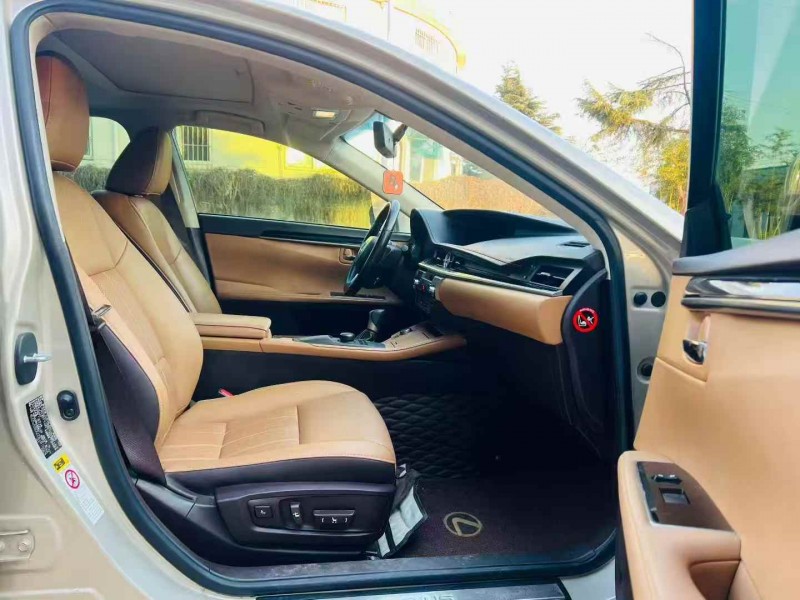 泰安18年雷克萨斯ES5