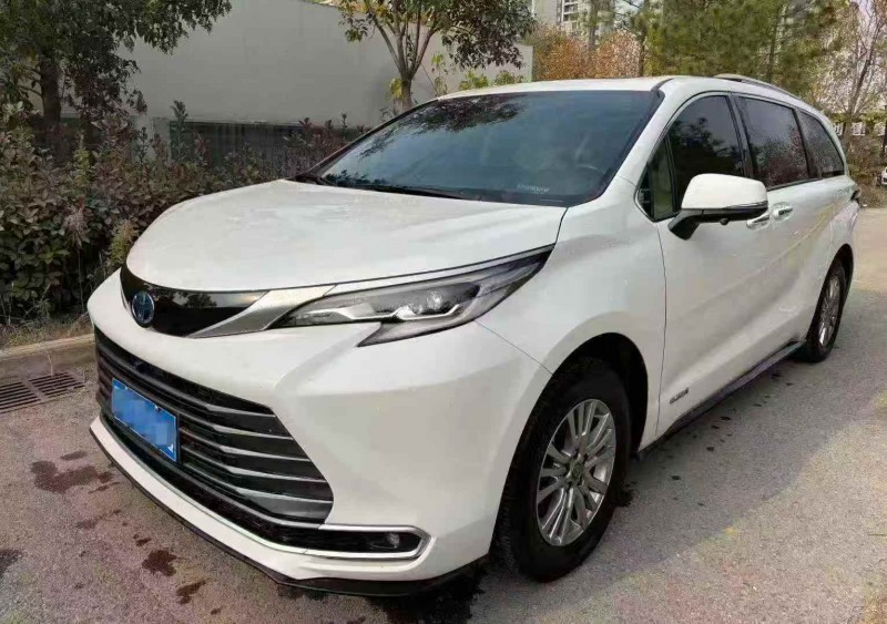 孝感22年丰田塞纳3