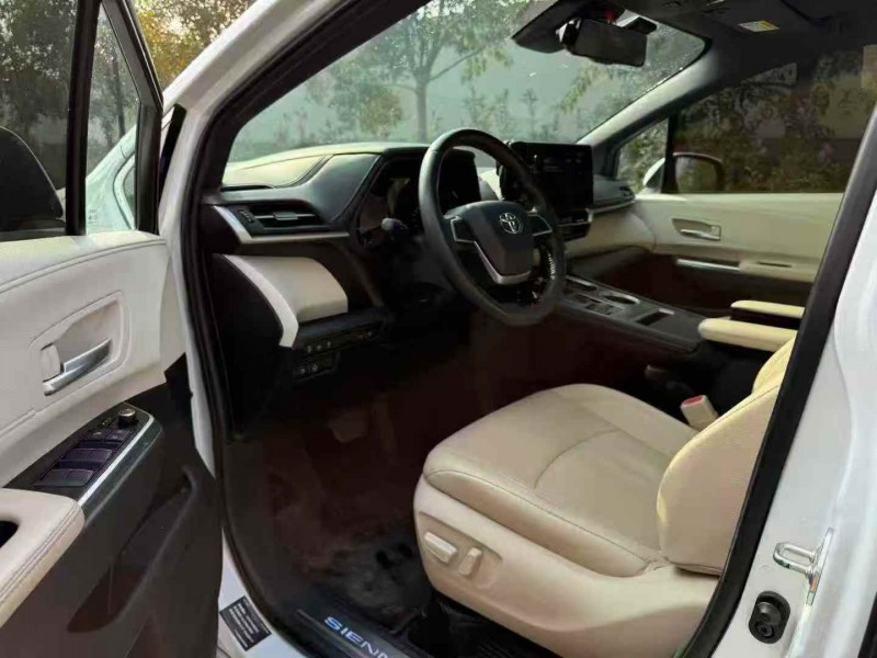 孝感22年丰田塞纳6