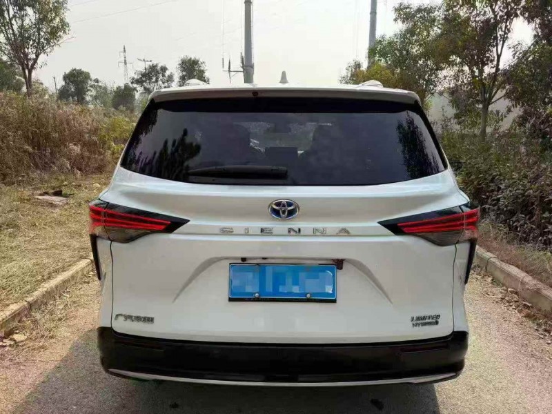 孝感22年丰田塞纳8