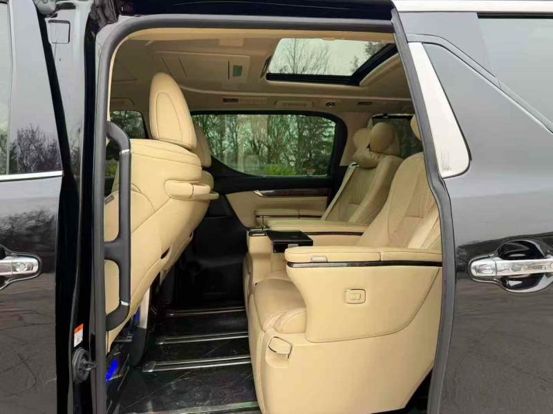 潍坊23年丰田埃尔法4