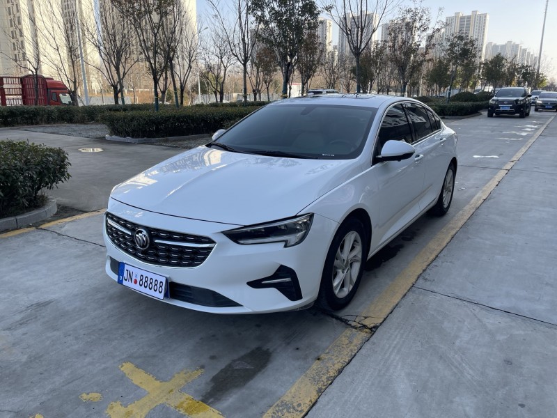 济宁21年别克君威2