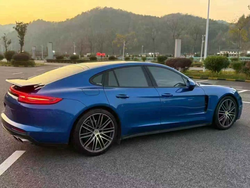 重庆19年保时捷帕拉梅拉8