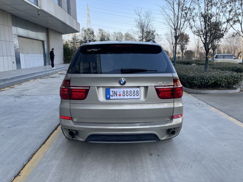 济宁11年宝马X59