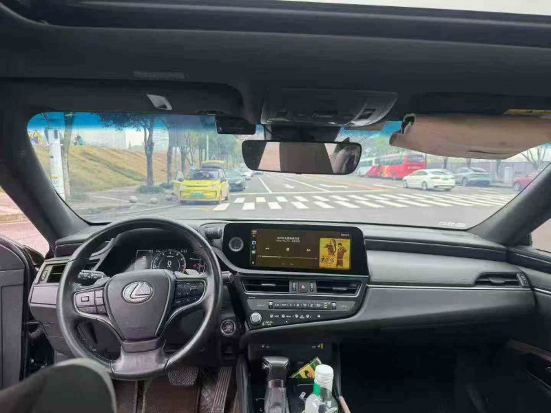 重庆23年雷克萨斯ES6
