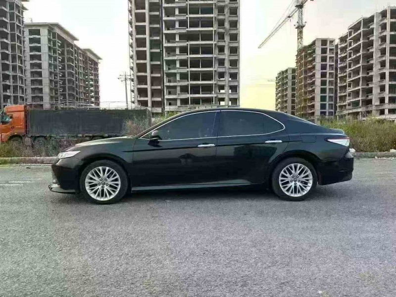 桂林19年丰田凯美瑞5