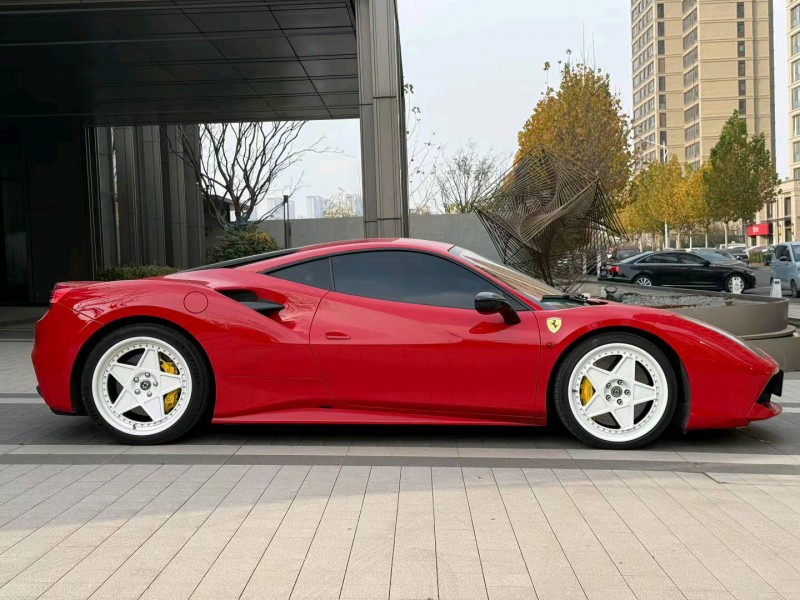 徐州18年法拉利4888