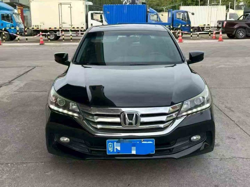 珠海16年本田雅阁1