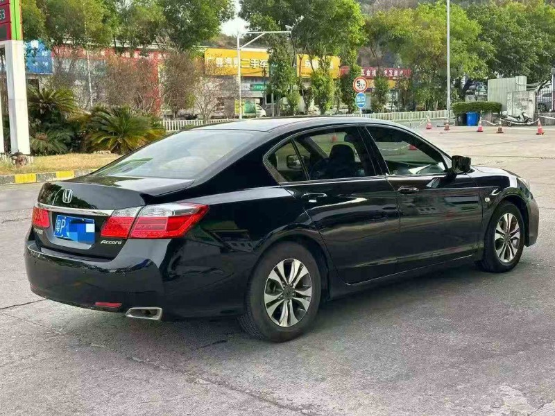 珠海16年本田雅阁2