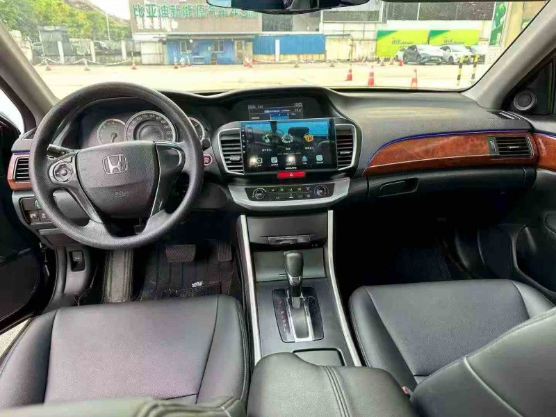 珠海16年本田雅阁6