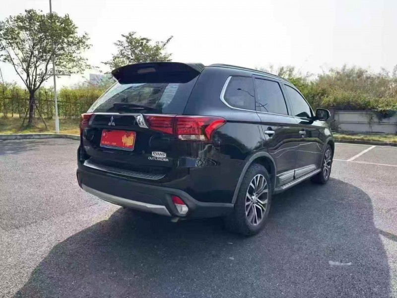 广州17年三菱欧蓝德8