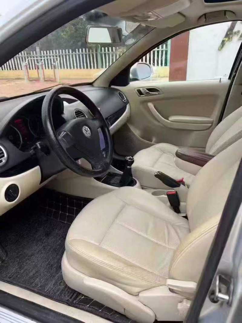 潍坊10年大众朗逸5