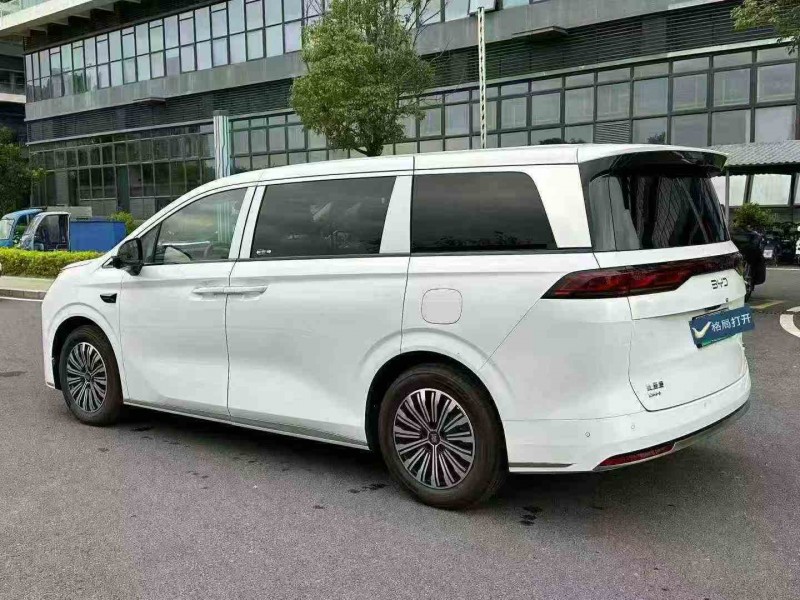 珠海25年比亚迪夏8