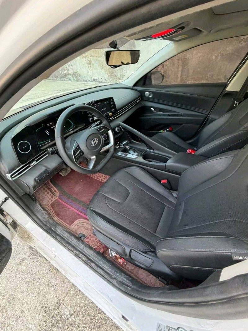 烟台25年现代伊兰特6