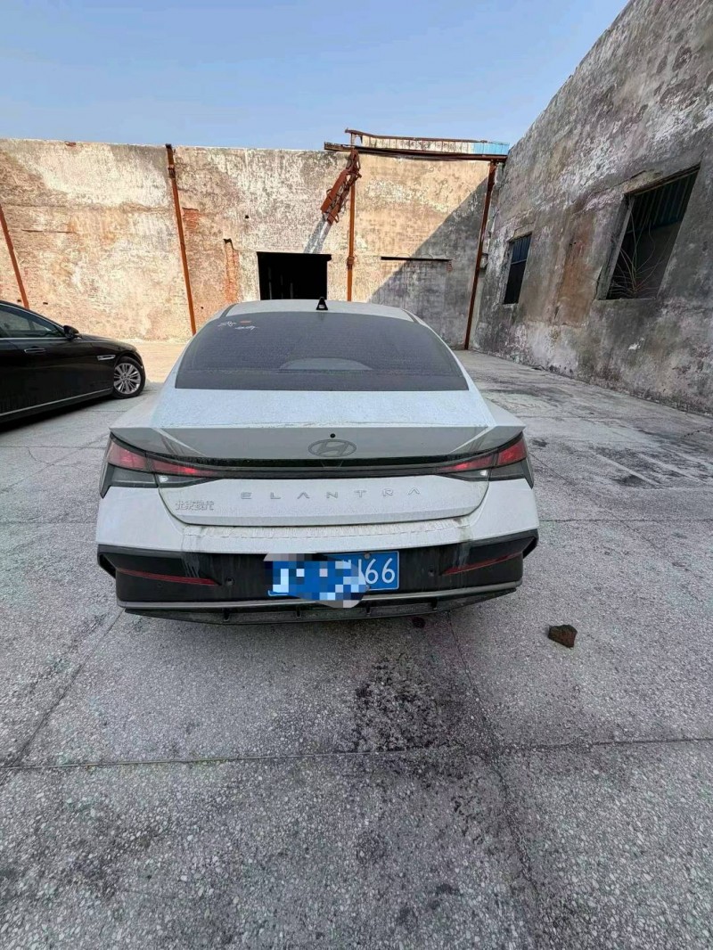 烟台25年现代伊兰特7