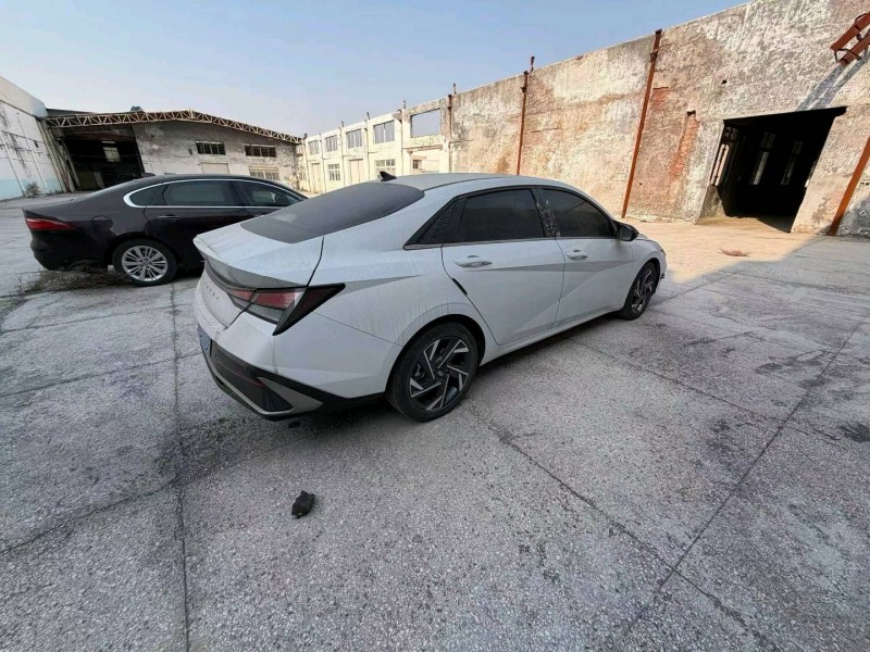 烟台25年现代伊兰特8