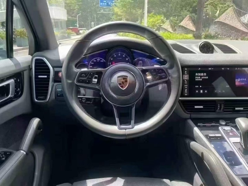 广州21年保时捷卡宴5