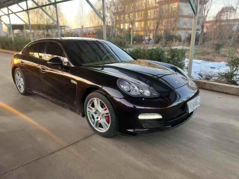 济宁13年保时捷帕拉梅拉2