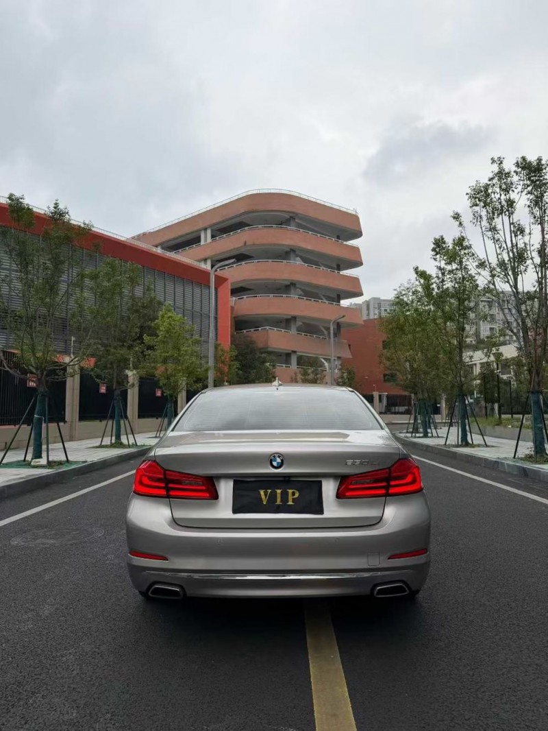 成都19年宝马5系4