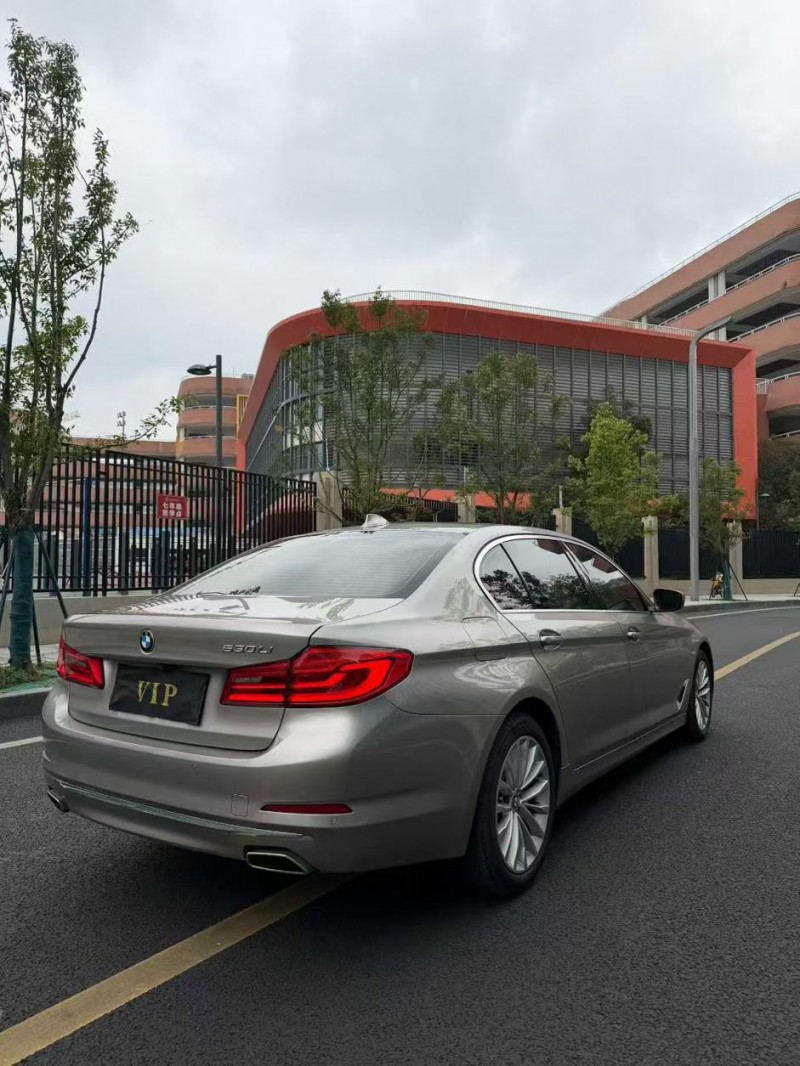 成都19年宝马5系8