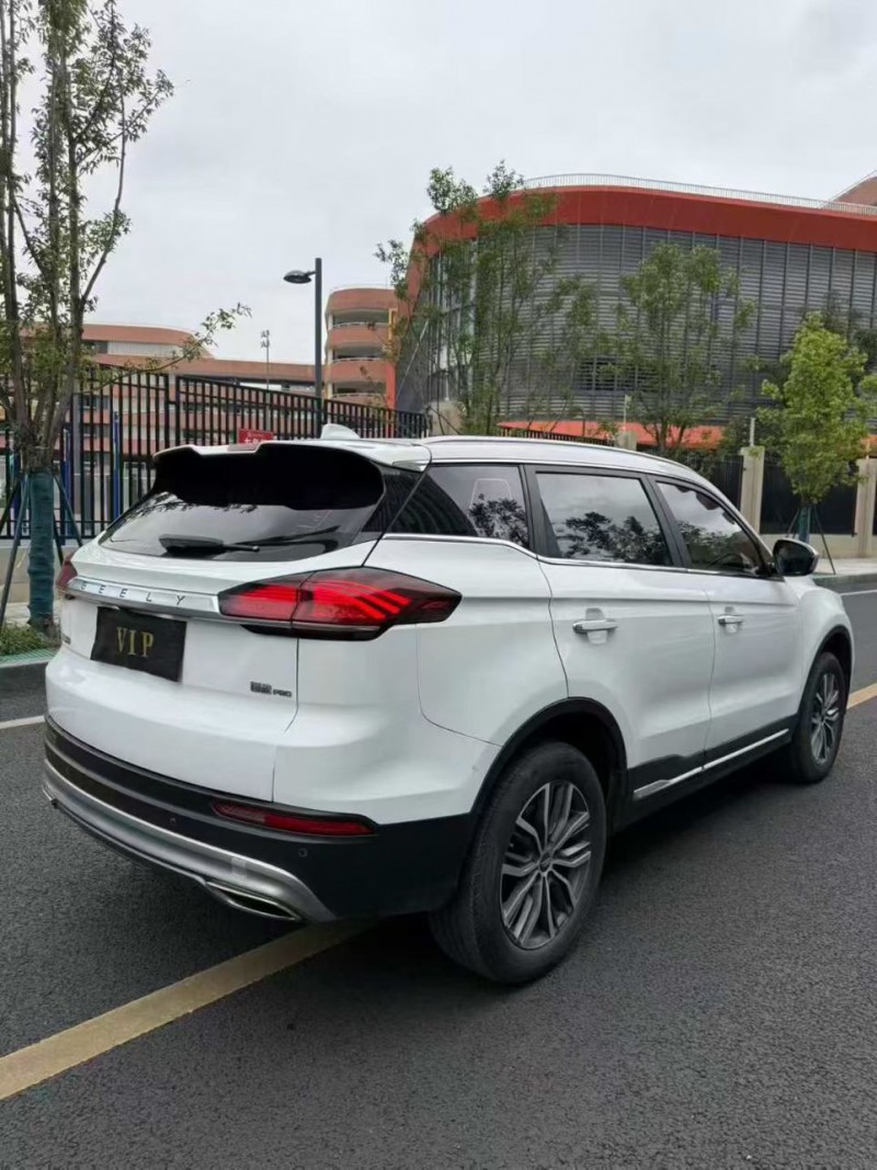 成都19年吉利博越5