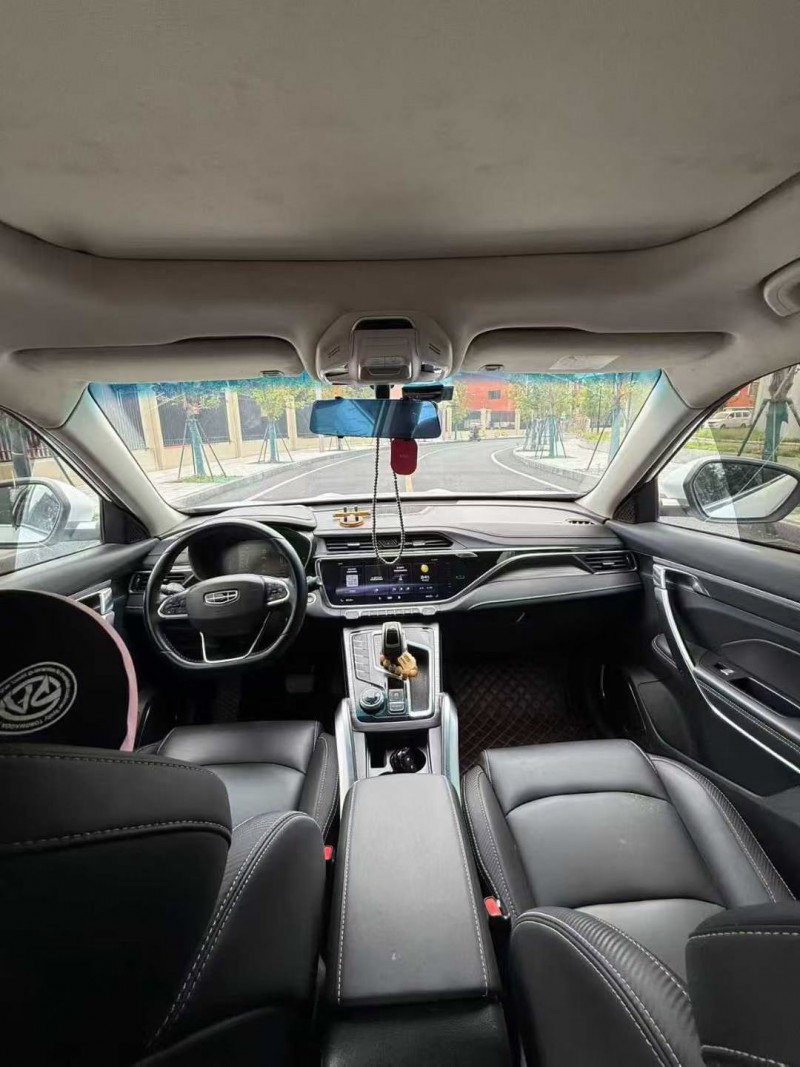 成都19年吉利博越7