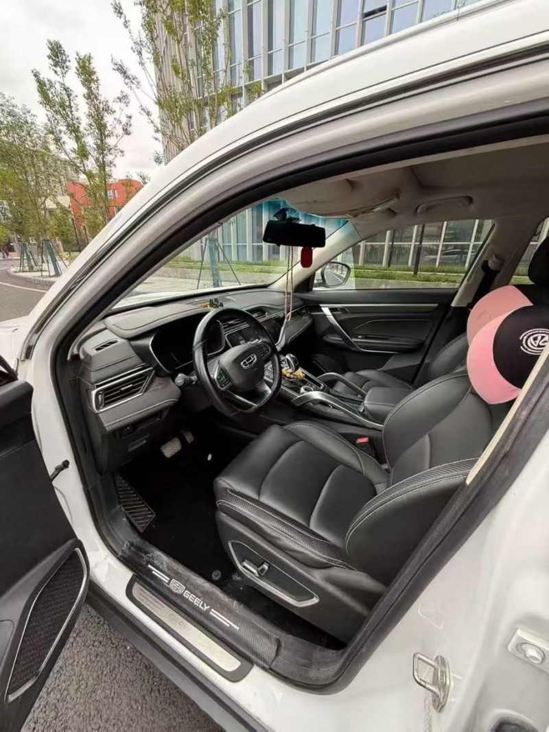 成都19年吉利博越9