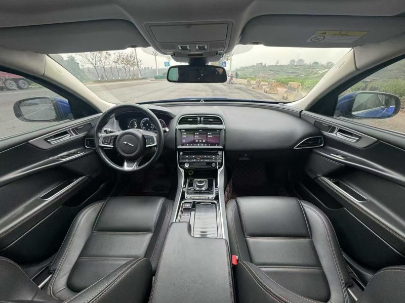 成都19年捷豹XEL7