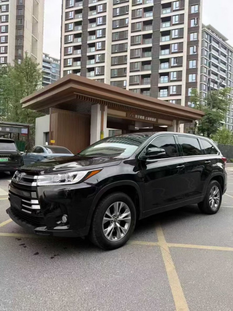 成都19年丰田汉兰达3