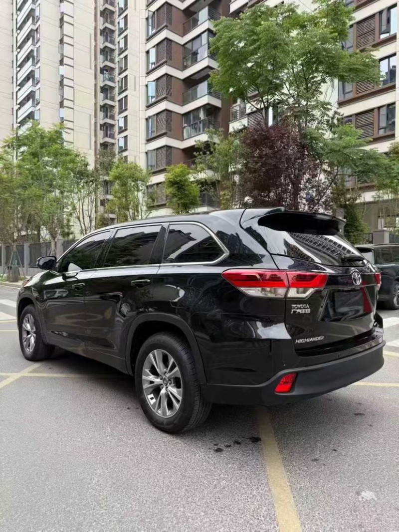 成都19年丰田汉兰达5