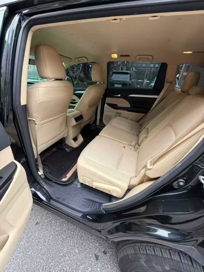 成都19年丰田汉兰达6