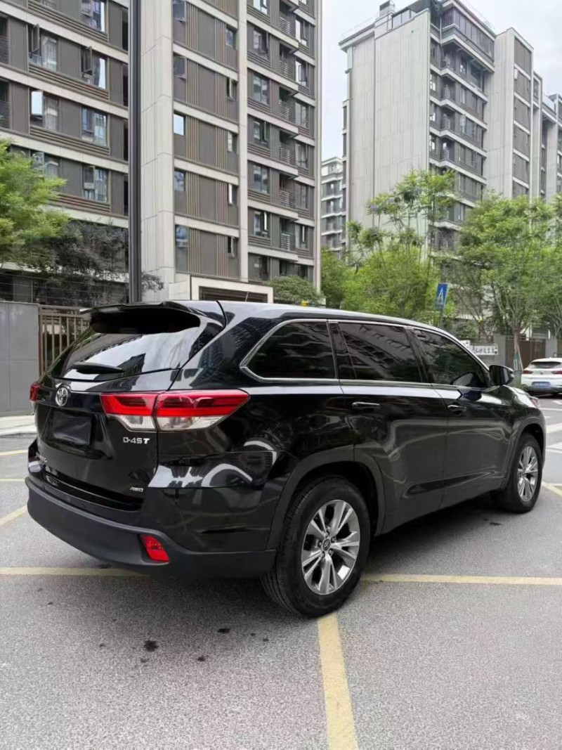 成都19年丰田汉兰达7