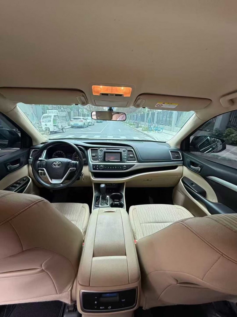 成都19年丰田汉兰达9