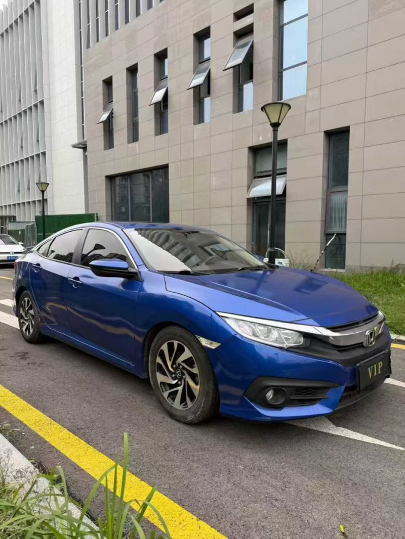 成都18年本田思域2