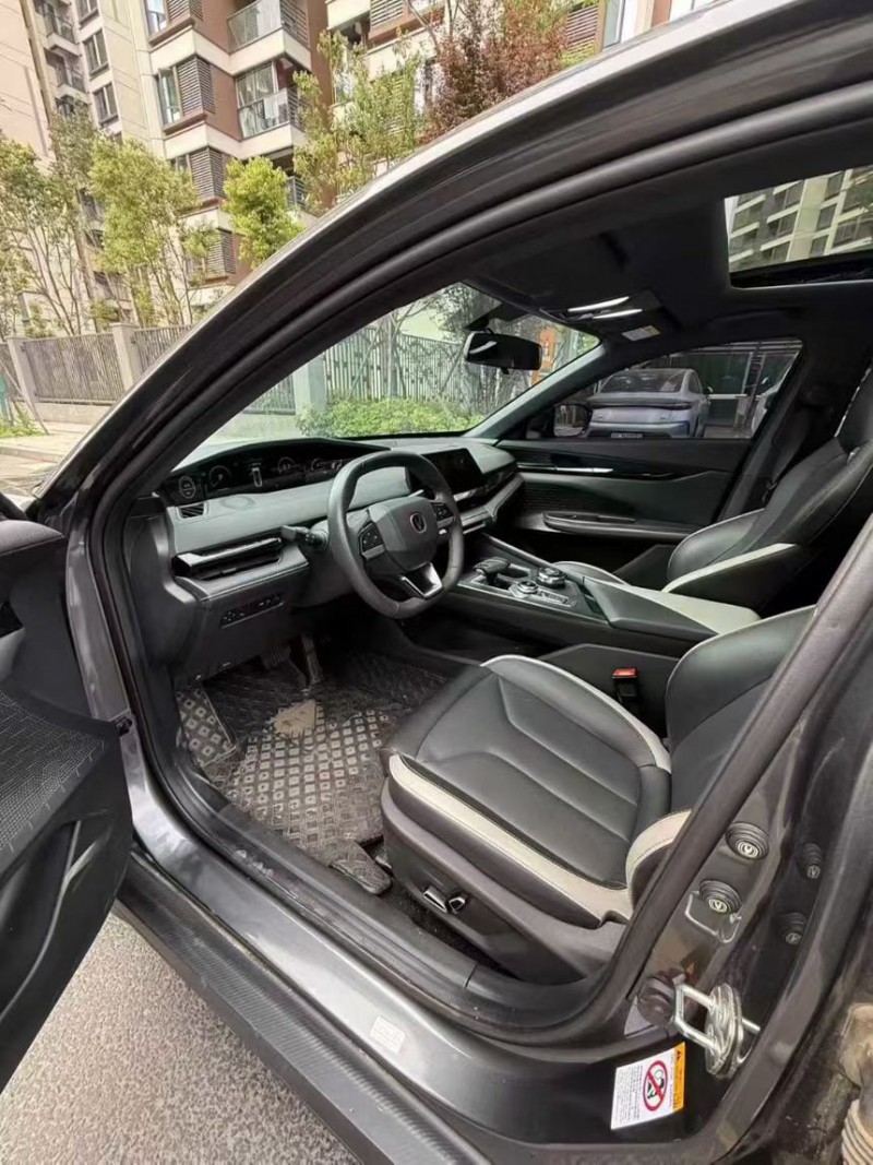 成都23年长安汽车UNI8