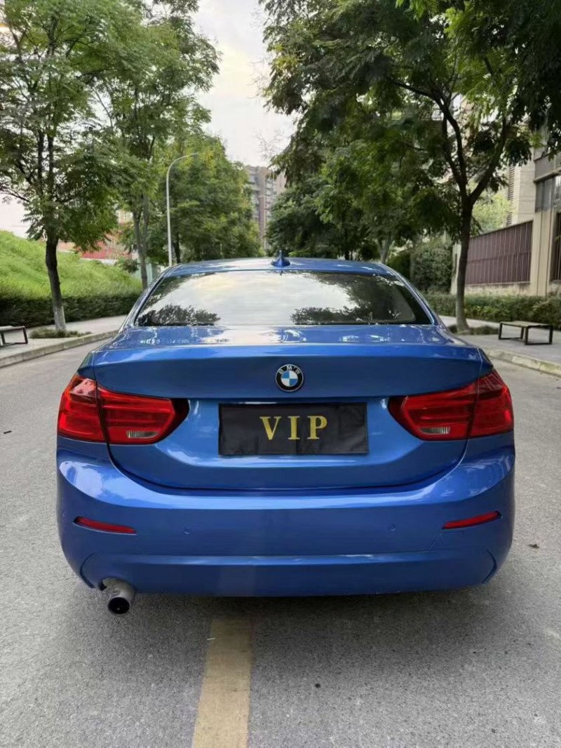 成都18年宝马1系4