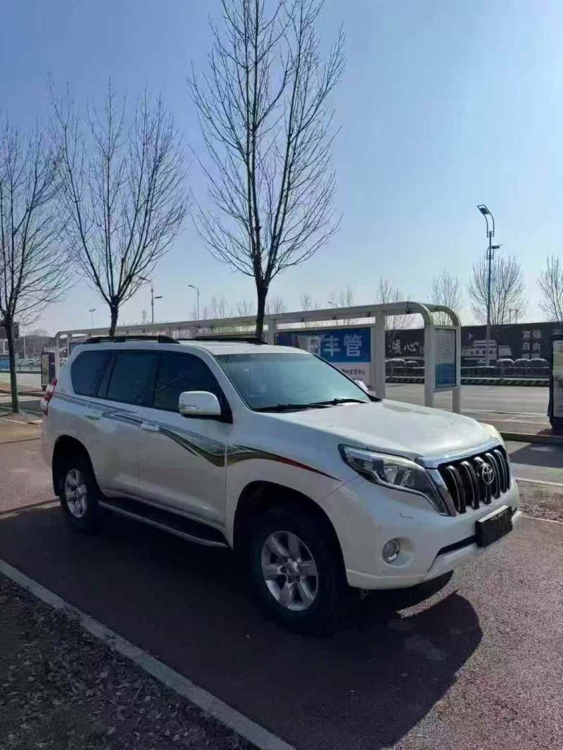 青岛17年丰田普拉多3