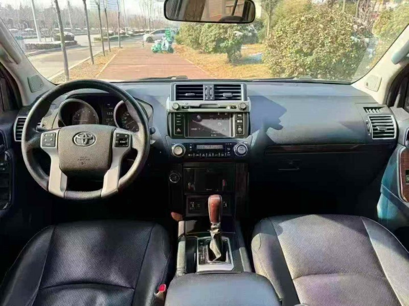 青岛17年丰田普拉多4