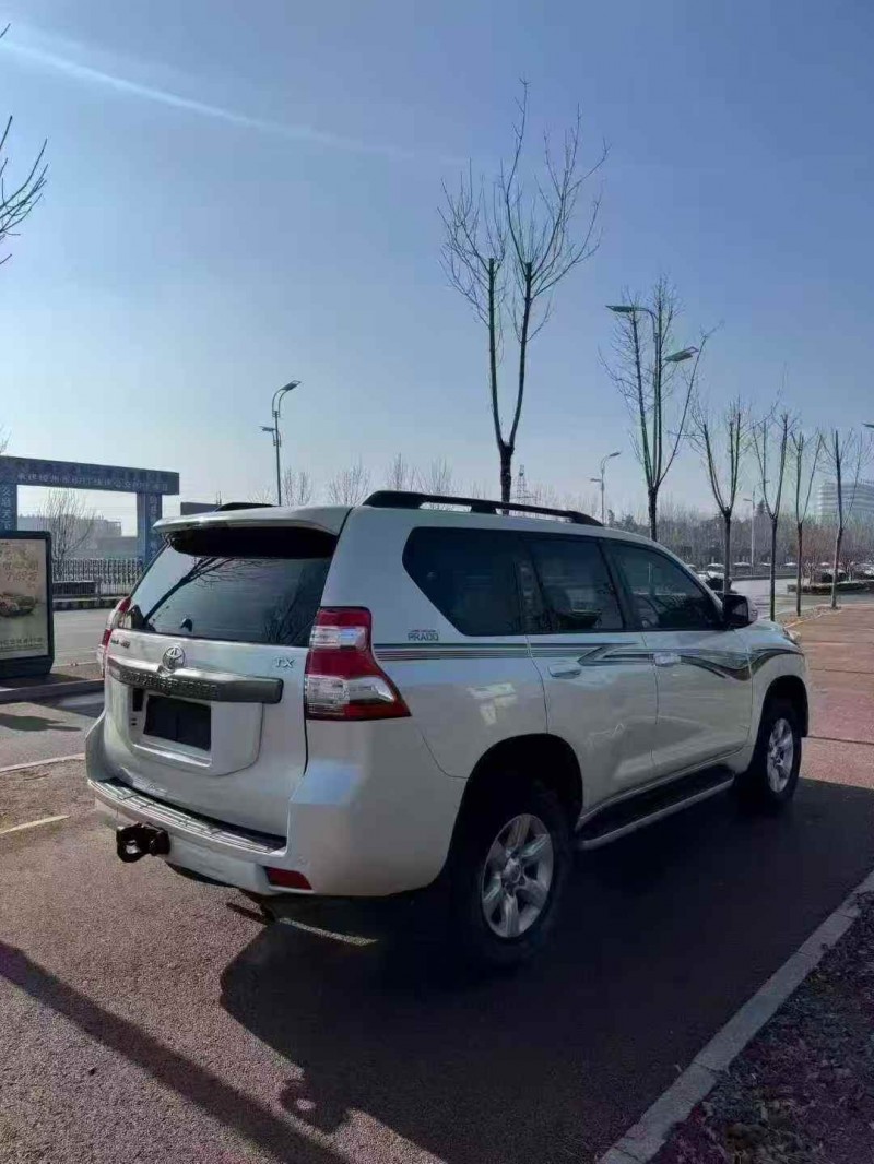青岛17年丰田普拉多8