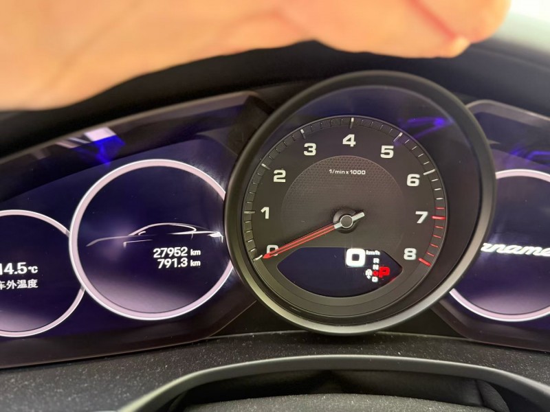 聊城22年保时捷帕拉梅拉7