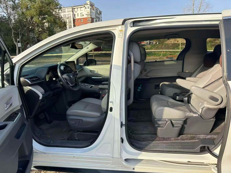 新余22年丰田塞纳4